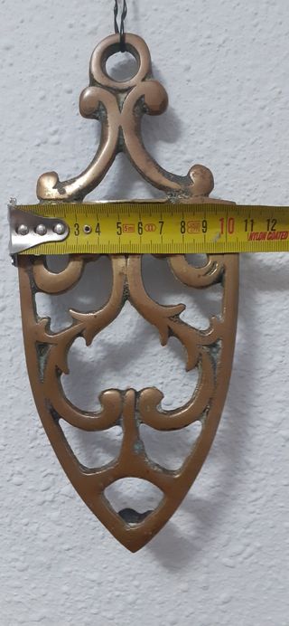 Bronce inglés victoriano. Base de plancha antigua.
