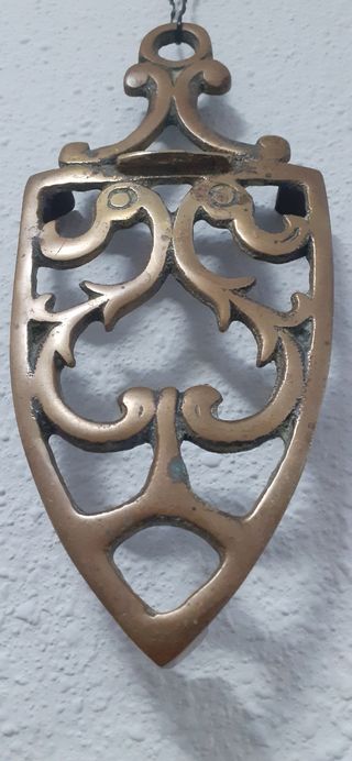 Bronce inglés victoriano. Base de plancha antigua.