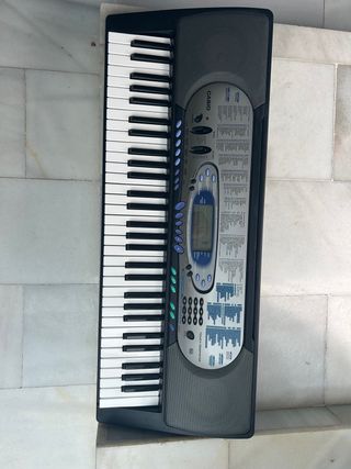 teclado piano casio con patas de medida ajustable 