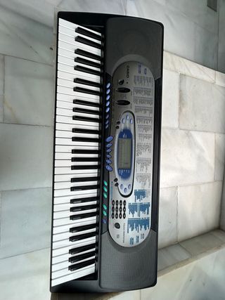 teclado piano casio con patas de medida ajustable 