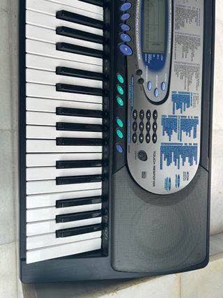 teclado piano casio con patas de medida ajustable 