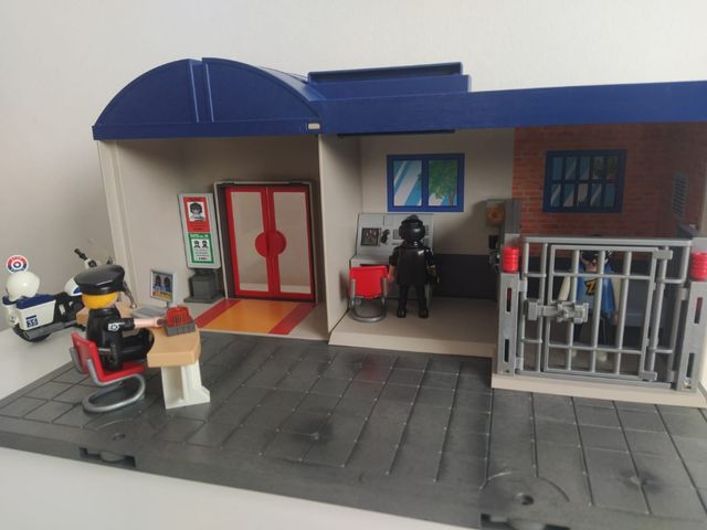 Comisaría maletín Playmobil
