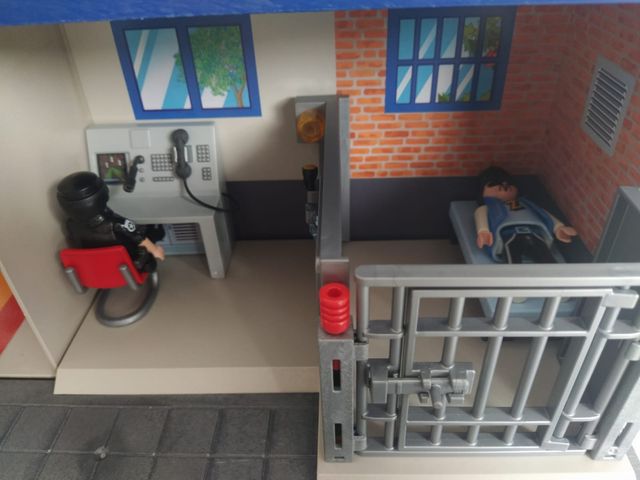 Comisaría maletín Playmobil