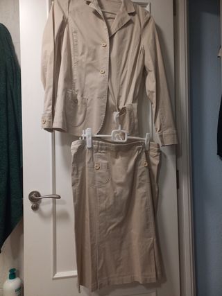 Traje chaqueta con falda crudo prenatal