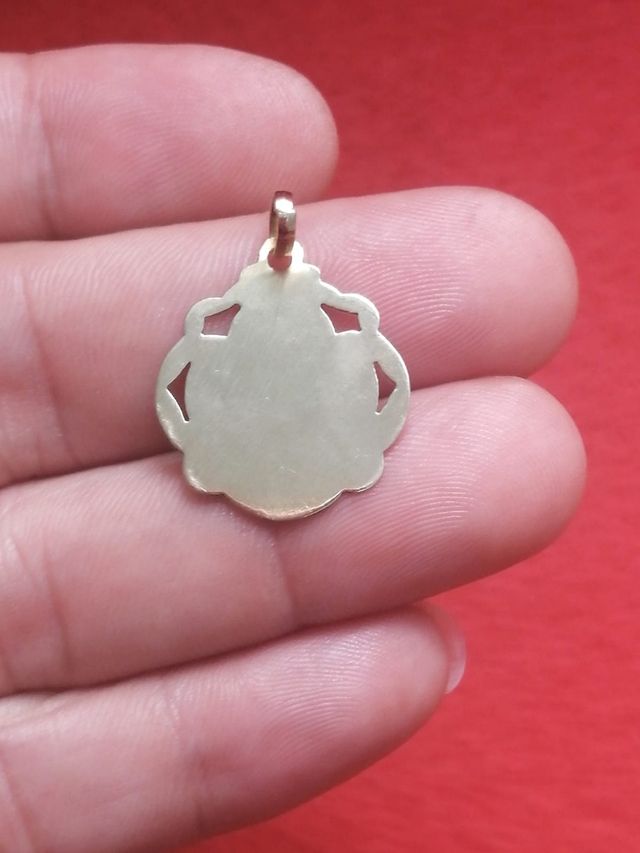 Medalla de oro 18 k / 750 imagen niña María