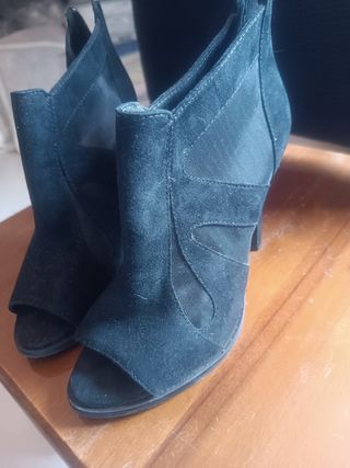 Botines negros,39