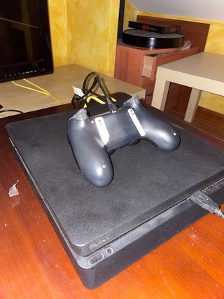 Play Station 4 / PS4