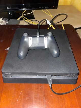 Play Station 4 / PS4