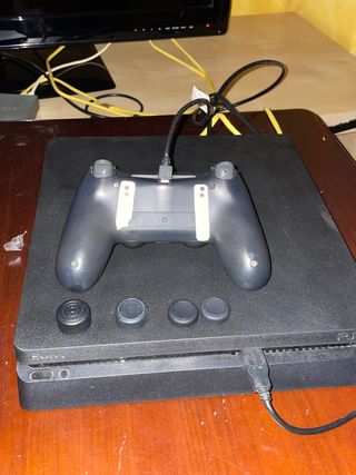 Play Station 4 / PS4