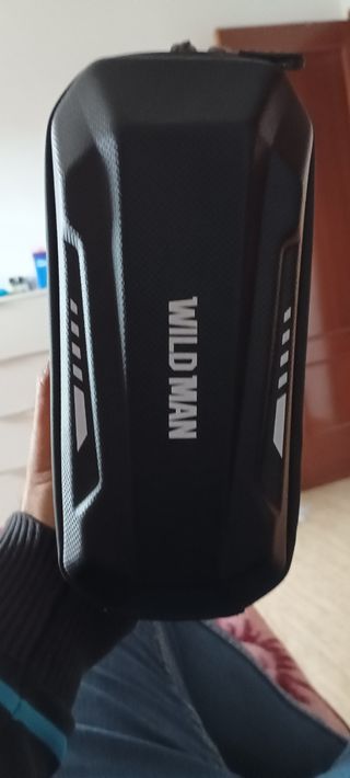 Bolsa casi a estrenar y casco nuevo