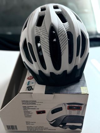Bolsa casi a estrenar y casco nuevo