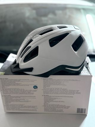 Bolsa casi a estrenar y casco nuevo