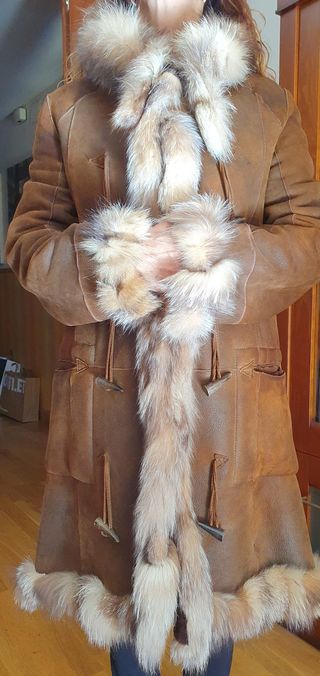 Abrigo de piel doble faz con pelo de zorro y capuc