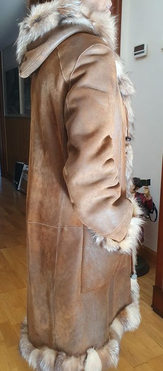 Abrigo de piel doble faz con pelo de zorro y capuc