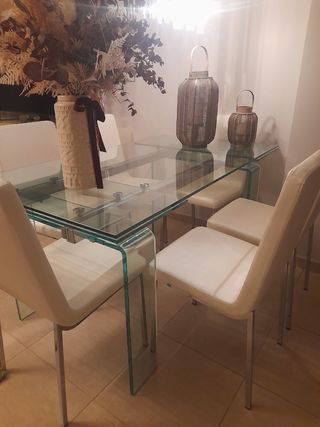 Conjunto de sillas y mesa