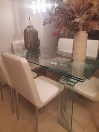 Conjunto de sillas y mesa