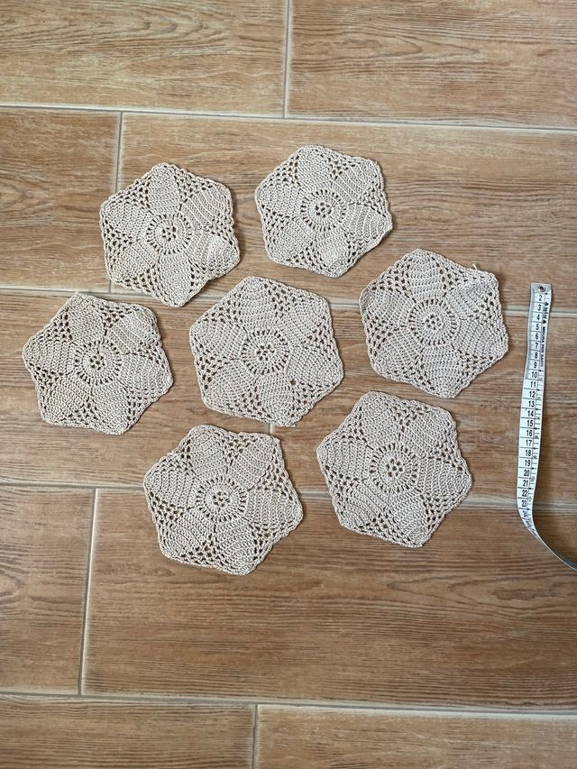 nr 7 centrini beige/sottobicchieri