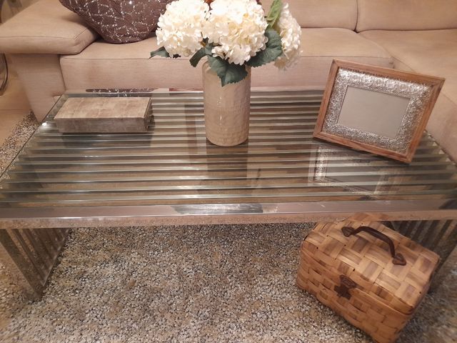 Conjunto de sillas y mesa