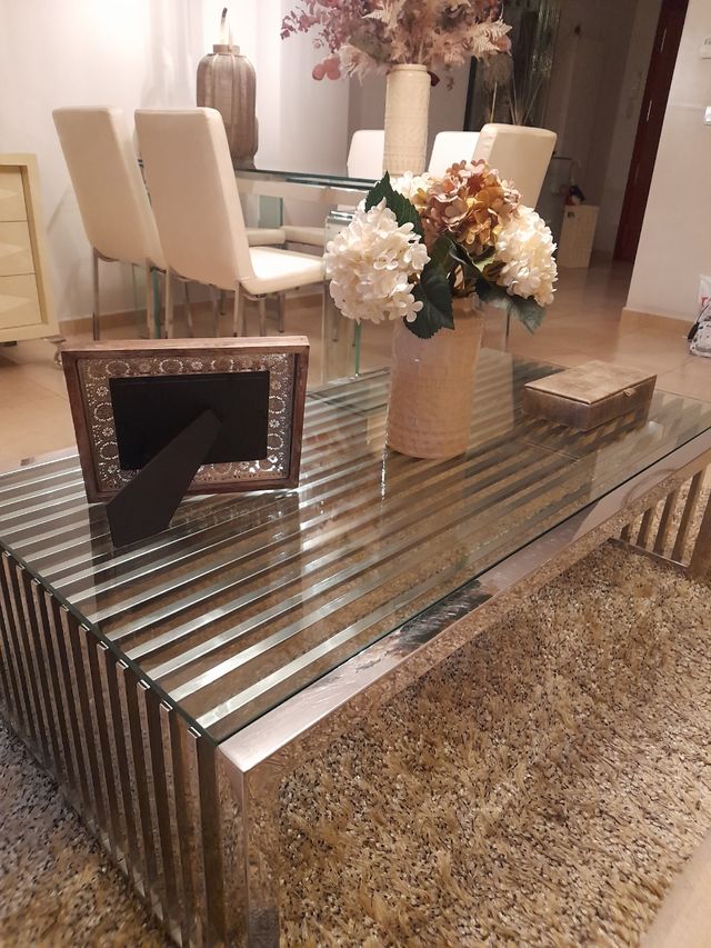 Conjunto de sillas y mesa