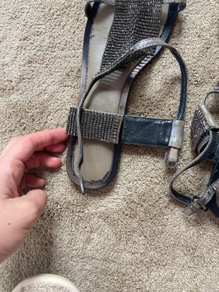 sandalias plateadas con brillos talla 40