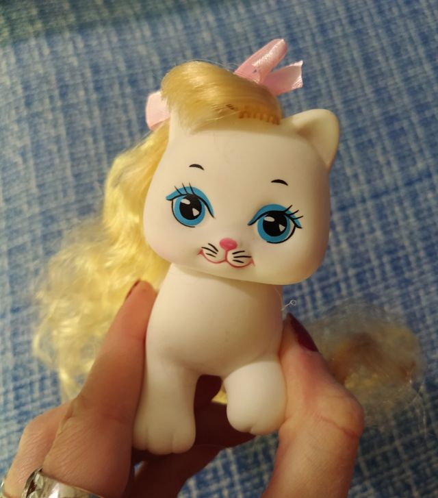 Little pretty kitty frosty fur