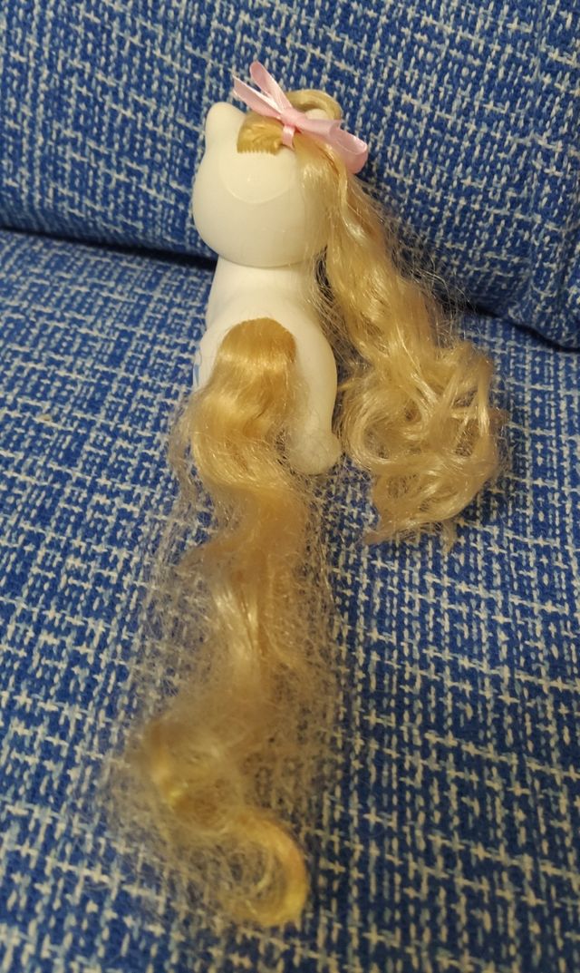 Little pretty kitty frosty fur