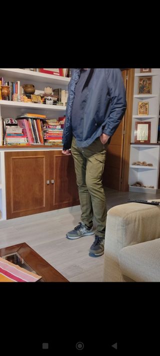 Chaquetón impermeable de hombre nuevo.
