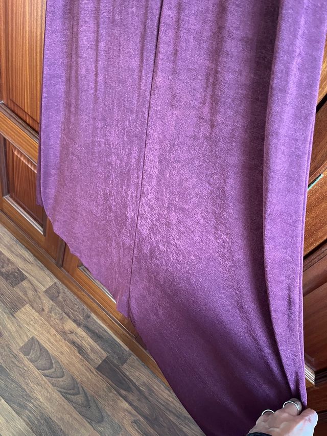 Vestido de fiesta, color burdeos. Talla única.