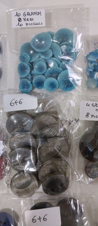 Bottoni varie misure e colori,nuovi.