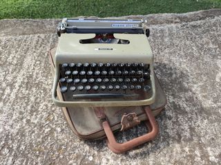 Máquina de escribir antigua