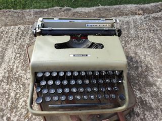 Máquina de escribir antigua
