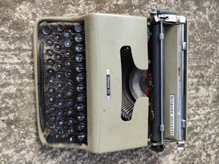 Máquina de escribir antigua