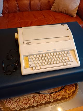 MAQUINA DE ESCRIBIR ELÉCTRICA