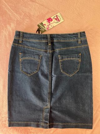 Falda mini y falda por la rodilla