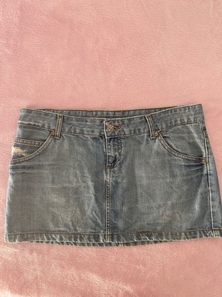 Falda mini y falda por la rodilla