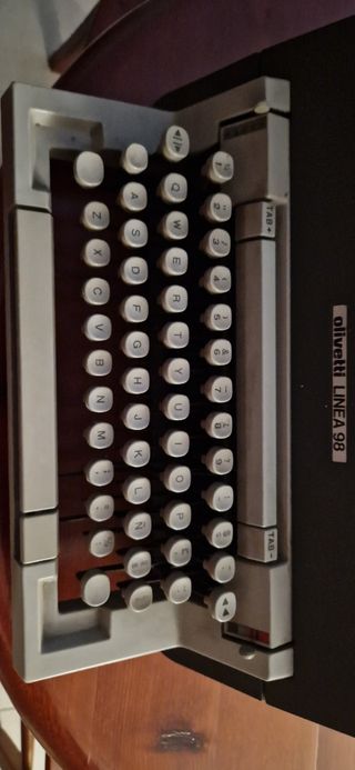 Maquina de escribir Olivetti