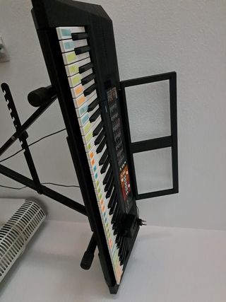 Teclado Piano YAMAHA PSR F51