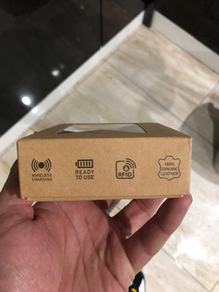se venden carteras de piel