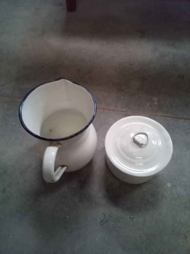 Jarra y merendera antigua