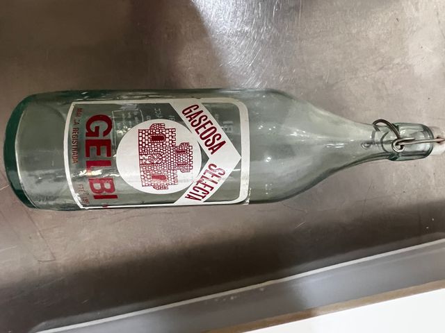Garrafa de gelbi soda