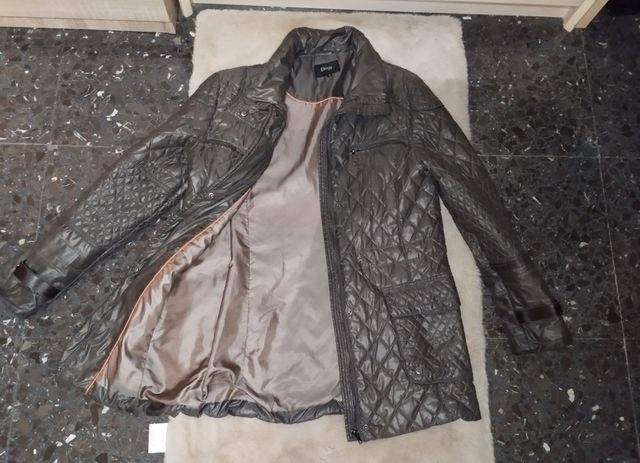 Chaqueta acolchada gris de Elogy