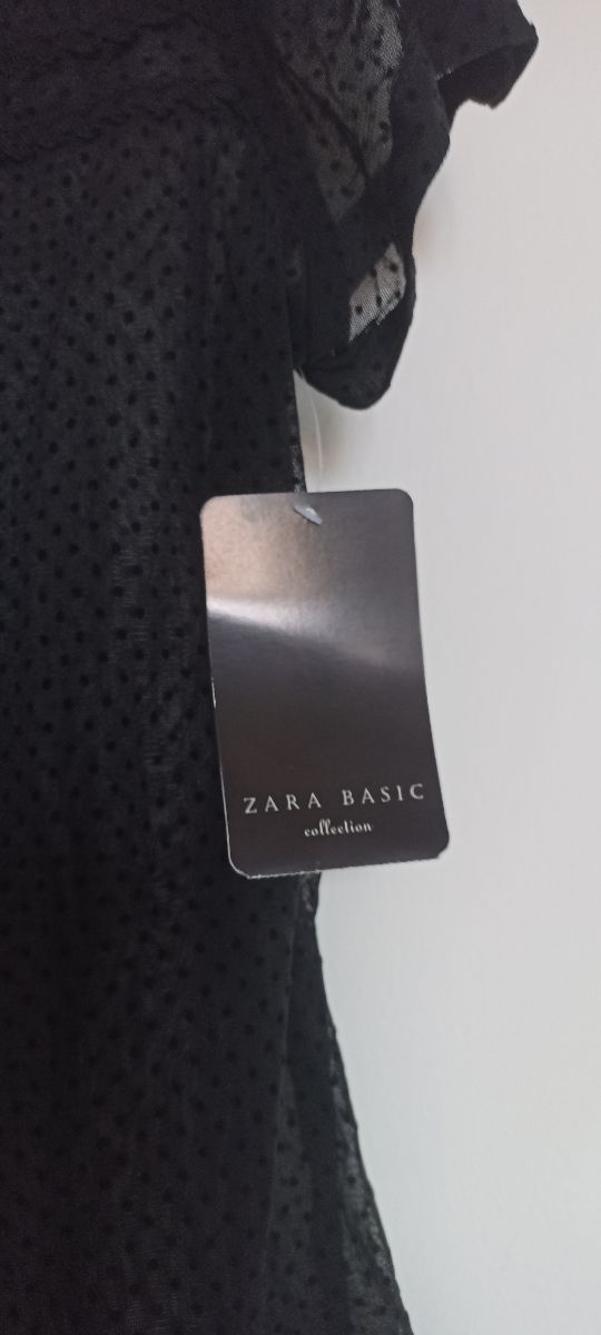 Blusa de Zara con etiqueta