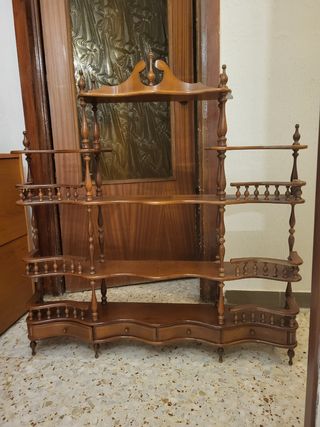 Estantería de madera