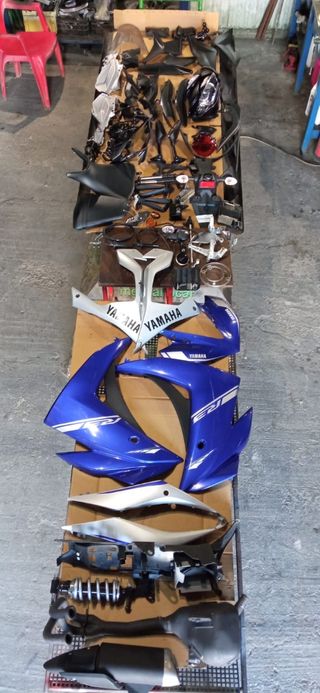 Piezas nuevas Yamaha yzf r3 carenados y repuestos