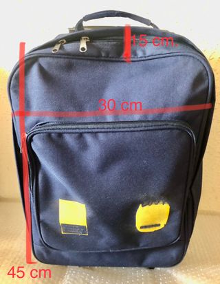 Mochila con ruedas y correas como mochila