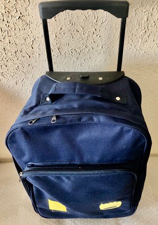 Mochila con ruedas y correas como mochila