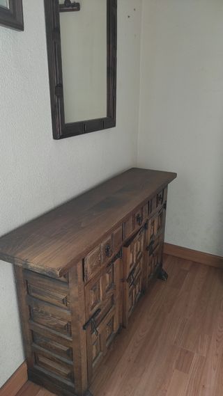 Recibidor castellano con espejo. bien cuidado