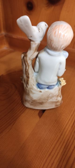 Figura de niño con acordeón