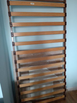 Cama individual de madera y somier