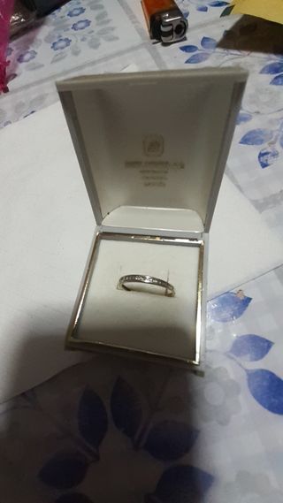 Anillo d e oro blanco y brillantes